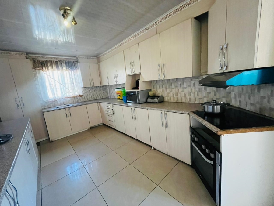 4 Bedroom Property for Sale in Grasslands Free State